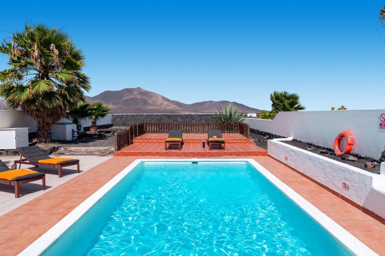 Villa Chinamar By Villa Plus Playa Blanca  Exterior photo